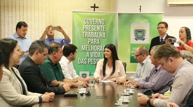 Governo assina acordo e autoriza est&aacute;gio para estudantes de medicina 