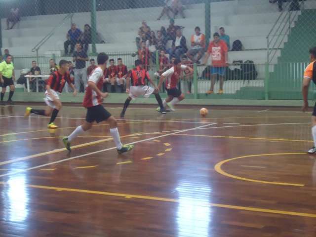 Copa Pelezinho Ensino M&eacute;dio come&ccedil;a com jogos equilibrados e goleada
