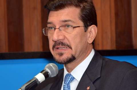 Evang&eacute;licas s&atilde;o demitidas por uso de saia comprida, segundo Kemp