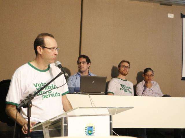 Quem compra voto n&atilde;o vai deixar de ser corrupto ap&oacute;s eleito, diz promotor