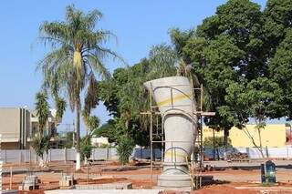 Obras da cuia de tereré na Praça Dom Bosco, em Anaurilândia, com recursos do Ministério do Turismo (Foto: Reprodução)