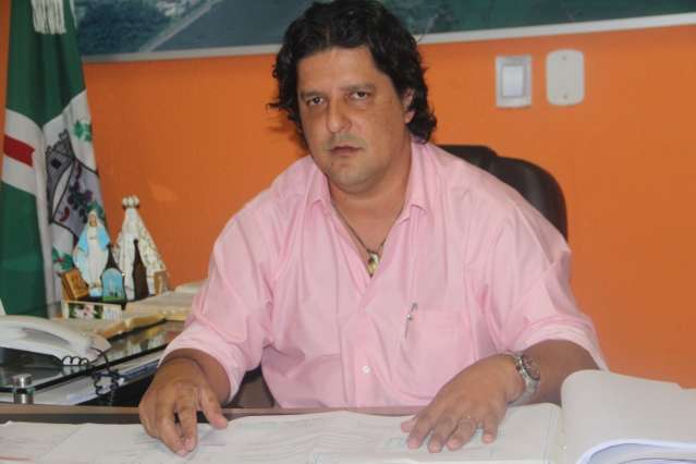 Prefeito deixa PV e acusa dirigente de tomar decis&otilde;es sem ouvir lideran&ccedil;as