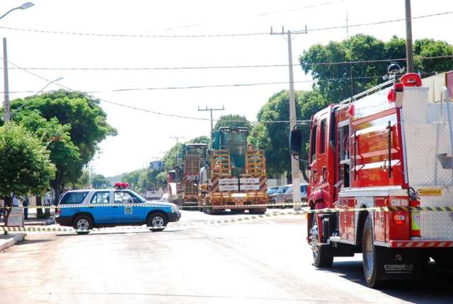 Carreta estoura fios e deixa principal avenida sem energia el&eacute;trica
