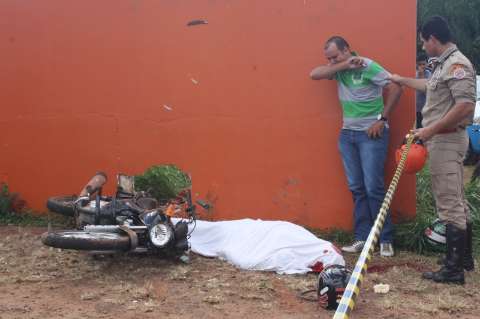 Dono de bicicletaria morre ao colidir moto em muro na Avenida da Capital