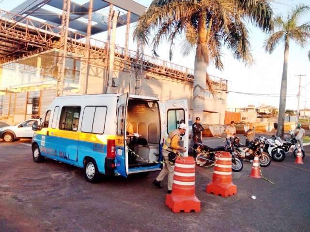 For&ccedil;a-tarefa no tr&acirc;nsito apreende 62 ve&iacute;culos e multa 182 no fim de semana