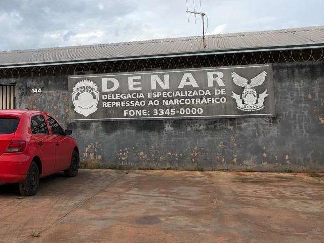  Traficantes s&atilde;o presos em carro roubado cheio de maconha 