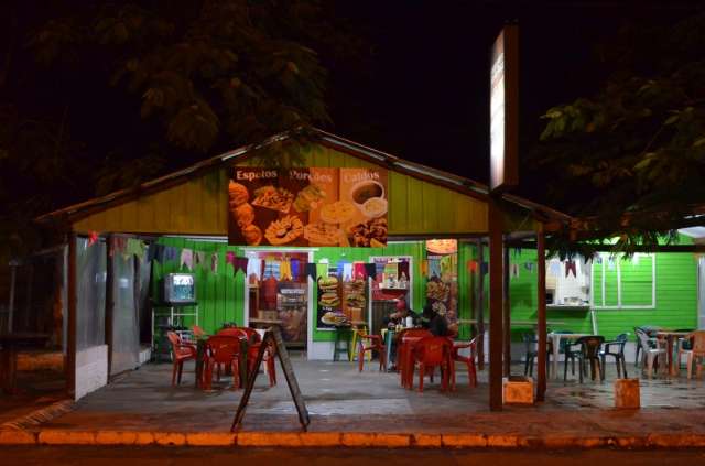 Em bar no Flamboyant, crian&ccedil;as viram artistas com direito a exposi&ccedil;&atilde;o na parede