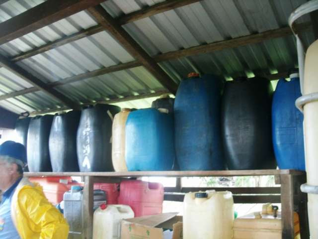  Pol&iacute;cia apreende 2 mil litros de combust&iacute;vel e multa empres&aacute;rio em R$ 10 mil