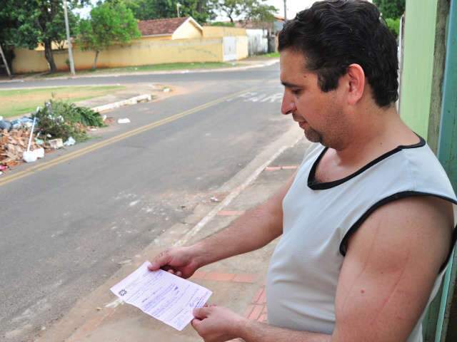  Depois de aviso de que caminh&atilde;o iria recolher entulho, moradores s&atilde;o notificados