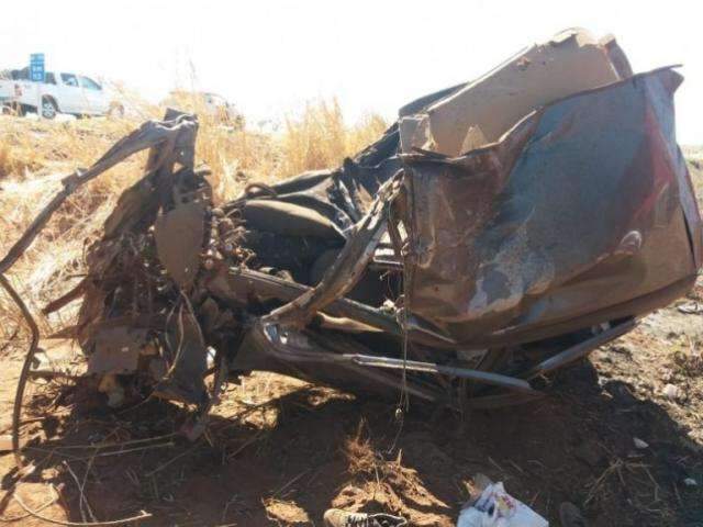 Colis&atilde;o entre carro e carreta mata paranaense na BR-158
