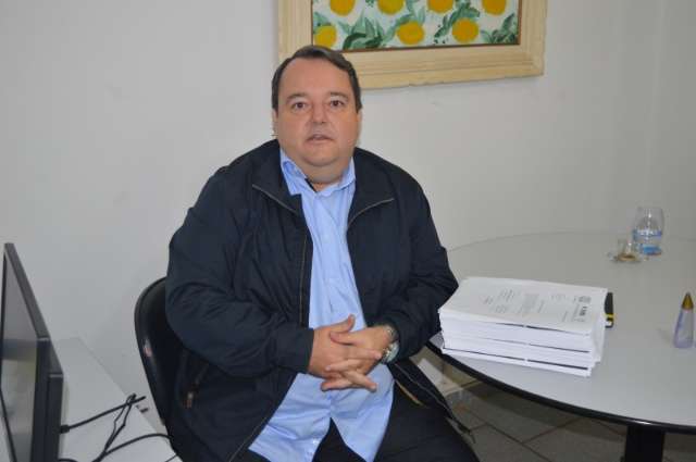 Licita&ccedil;&atilde;o e parcerias v&atilde;o garantir materiais a alunos da UEMS, diz reitor