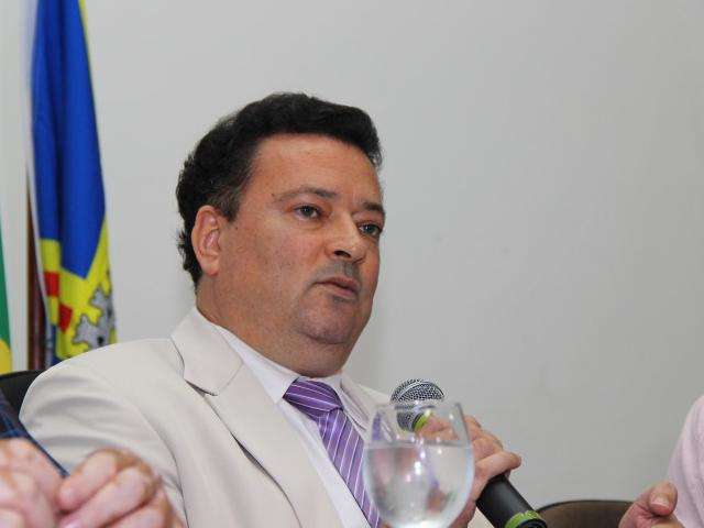 Prefeito muda forma de pagar f&eacute;rias e 13&ordm; de 4 mil professores convocados