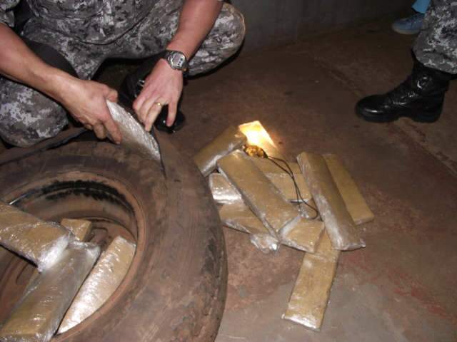  For&ccedil;a Nacional flagra S-10 &ldquo;recheada&rdquo; de droga e prende m&atilde;e e filho