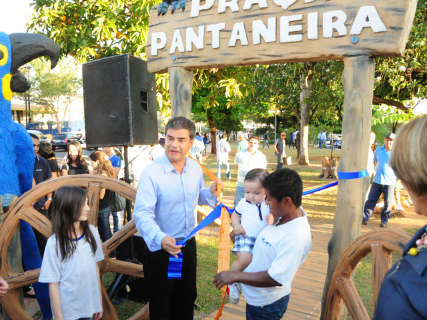  Após um mês interditada, praça Pantaneira é entregue revitalizada
