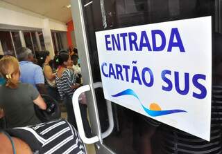 Caos para retirar cartão do SUS foi denunciado em março pelo Campo Grande News. (Foto: João Garrigó)