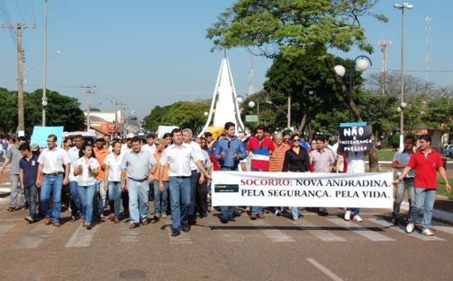 Protesto por seguran&ccedil;a p&uacute;blica re&uacute;ne mais de 1,5 mil pessoas em Nova Andradina 