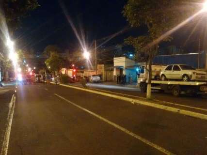 Camionete desgovernada bate, capota carro e deixa um morto no Amambaí