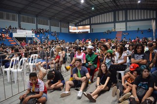 Plateia compareceu em peso à disputa de cosplay na Parada Nerd. (Foto: Thaís Pimenta)
