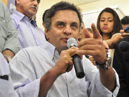  Pré-candidato, Aécio critica o governo da presidente Dilma Rousseff 