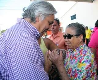 Compromisso de campanha com moradores das Moreninhas, foi feita durante visita à feira local (Foto: Divulgação)