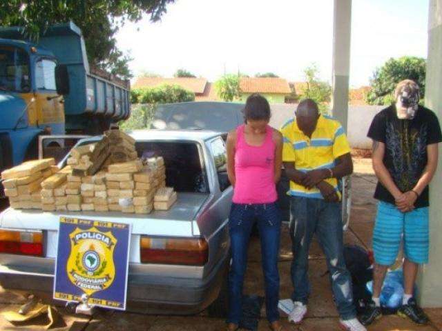 PRF prende em Dourados dois homens e uma mulher que levavam maconha para SP