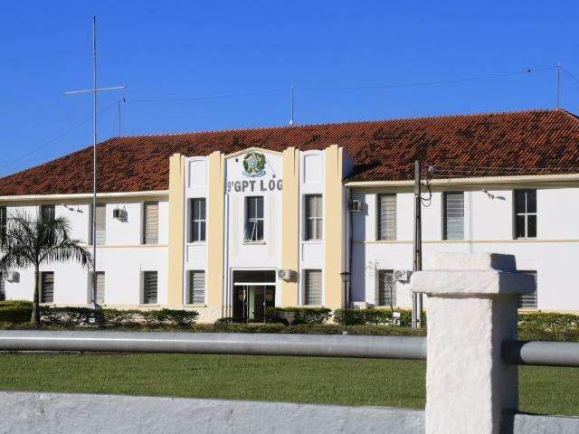 Jovem de 24 anos &eacute; preso ap&oacute;s atirar duas vezes contra quartel 