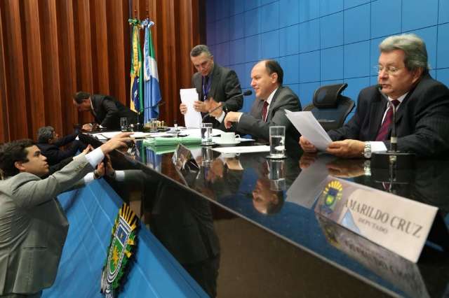 Deputados aprovam cores diferentes da bandeira em pr&eacute;dios p&uacute;blicos
