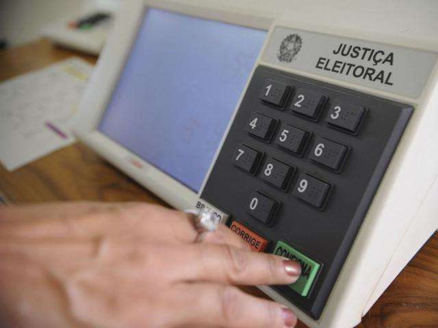 Testes em urnas eletr&ocirc;nicas encontram falhas m&iacute;nimas, diz TSE