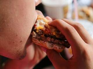 Com 15 fiscais, vigilância tenta em vão dar conta de restaurantes na cidade Com 15 fiscais, vigilância tenta em vão dar conta de restaurantes na cidade