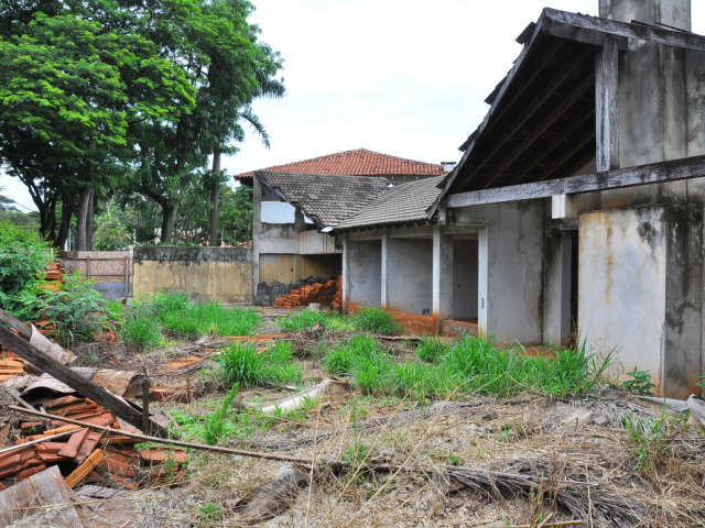  Em Dourados, donos de im&oacute;veis vazios s&atilde;o notificados em a&ccedil;&atilde;o contra a dengue