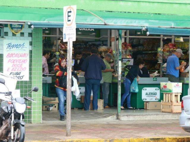 Sindicato estuda denunciar abertura indevida de mercados no feriado