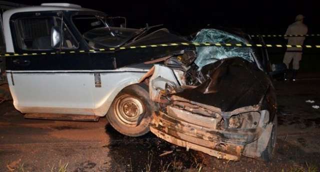 Duas pessoas morrem em colis&atilde;o entre caminhonete e carro na MS-276 