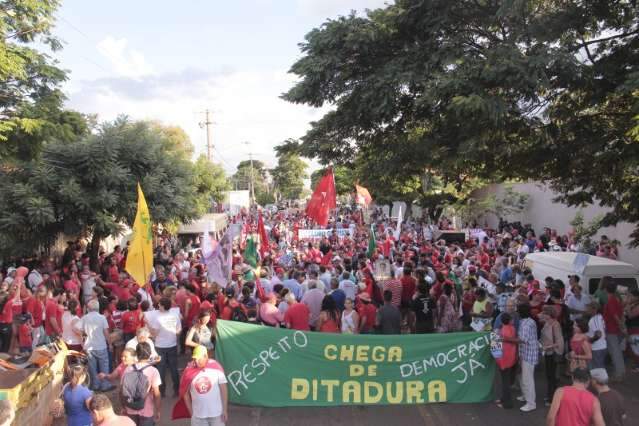 Pelo menos mil pessoas de MS v&atilde;o a Bras&iacute;lia em defesa da democracia