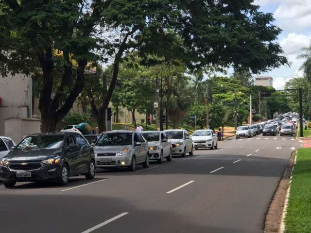 Contra projeto aprovado na C&acirc;mara, &lsquo;ubers&rsquo; fazem carreata no Centro	