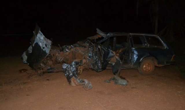 Acidente mata um homem e mulher fica em estado grave na BR-267