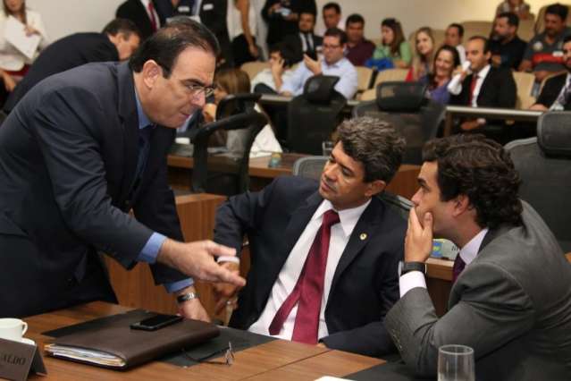 Base articula com aliados para evitar &quot;surpresa&quot; em vota&ccedil;&atilde;o de PEC