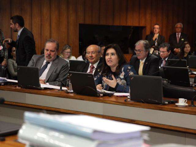 Simone prop&otilde;e audi&ecirc;ncia p&uacute;blica sobre aumento da tarifa a&eacute;rea