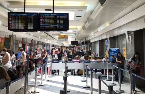 Com saguão movimentado, Aeroporto da Capital tem dois voos atrasados