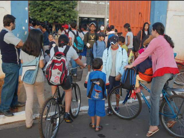 Prefeitura estuda implantar cart&atilde;o de acesso para pais em escolas da Capital