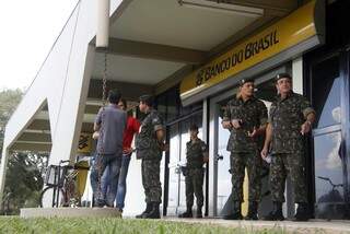 Mesmo com segurança reforçada, agência do Banco do Brasil do CMO registrou assalto nesta segunda-feira (Foto: Marcelo Vitor)