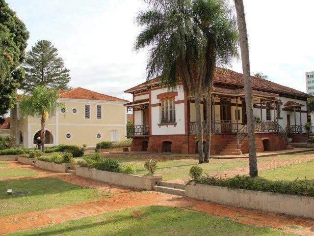 Lei aprovada d&aacute; nome de ex-governador Pedrossian &agrave; esplanada ferrovi&aacute;ria