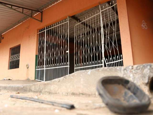 &ldquo;N&atilde;o dormi&rdquo;, diz moradora sobre carro que invadiu casa com homem morto
