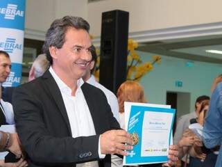 Marquinhos Trad recebeu premiação nesta quarta-feira. (Foto: PMCG/Divulgação)