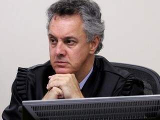 Relator João Pedro Gebran Neto durante sessão de julgamento (Foto: Sylvio Sirangelo/TRF4)