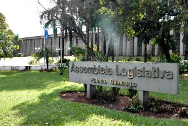Servidores da Assembleia tamb&eacute;m ficaram ser energia durante a manh&atilde;