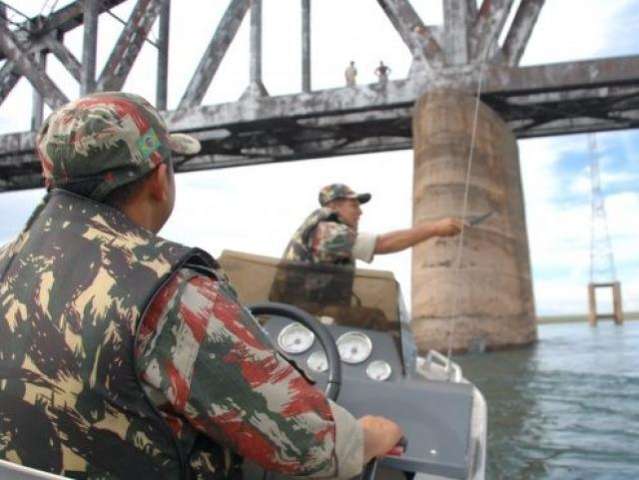 Em fiscaliza&ccedil;&atilde;o em 120 quil&ocirc;metros de rio, PMA apreende material ilegal de pesca