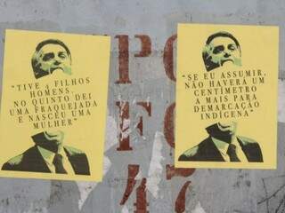 Cartazes afixados com a figura do presidente Jair Bolsonaro (Foto: Marina Pacheco) 