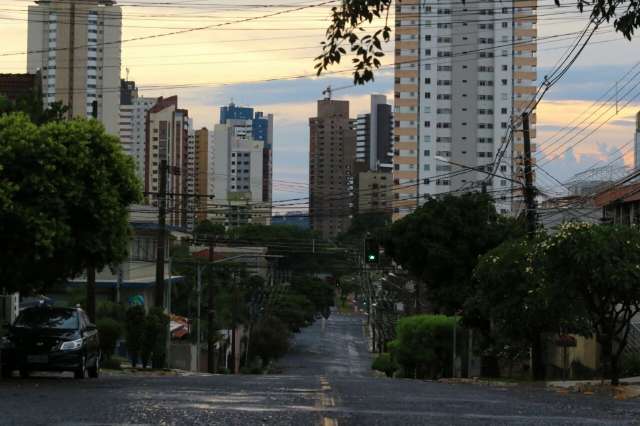 Segunda amanhece com chuva e tempo deve continuar fechado