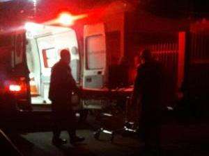 Homem reage a assalto e leva facada no peito no bairro Parati 