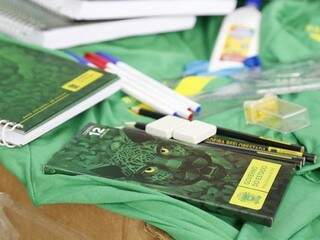 Kits escolares serão entregues, de novo, antes do início das aulas. (Foto: Divulgação/Arquivo)
